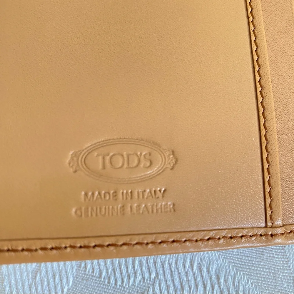 Tod's cognac brown leather wallet